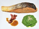 Saumon et purée de petits pois au wasabi